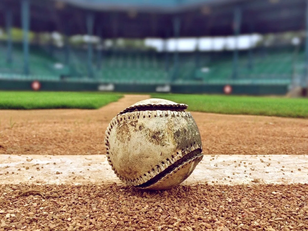 台鋼雄鷹全力追分,艾速特先發奮戰,最終3:6富邦悍將戰勝