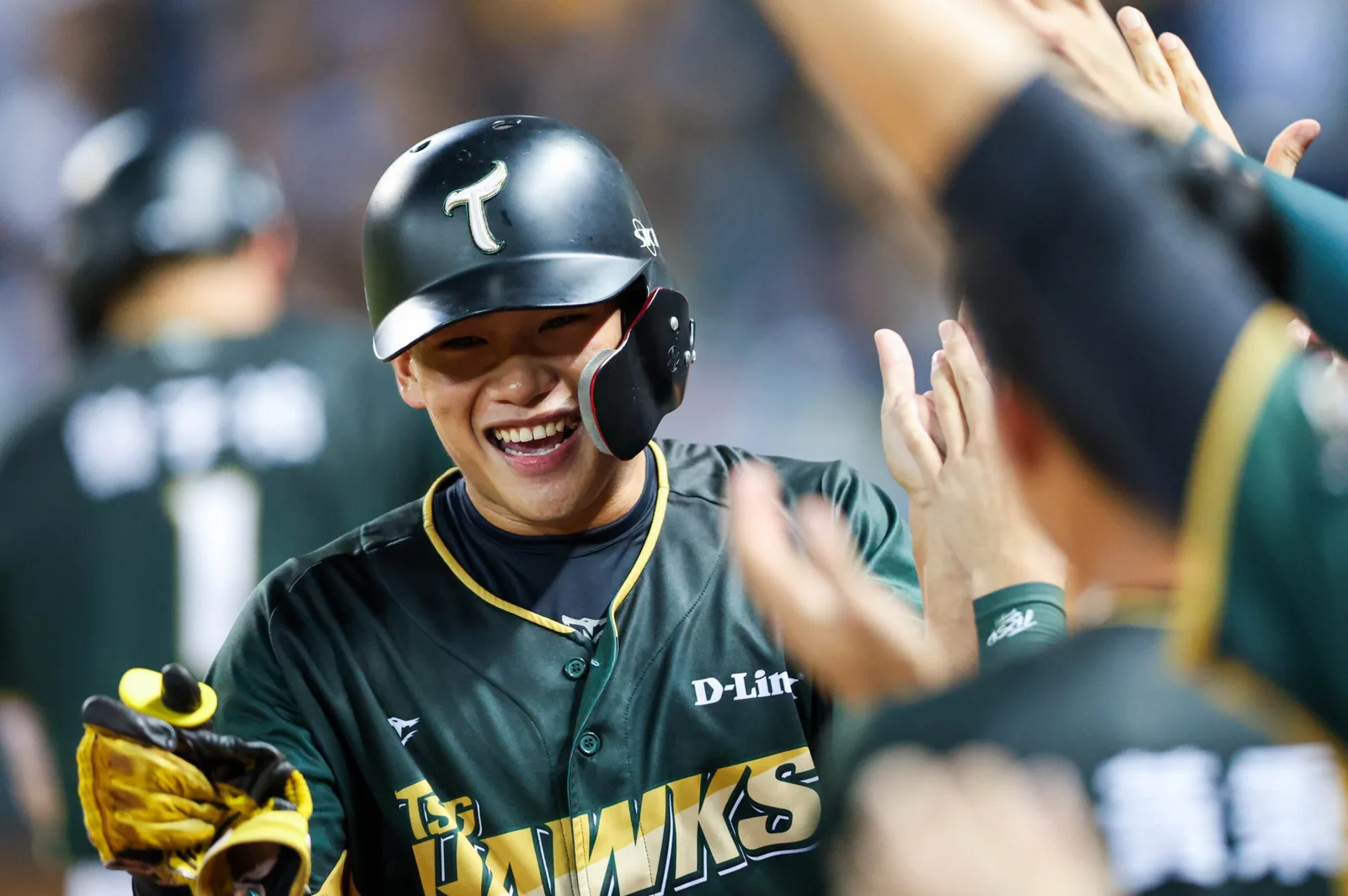 黃劼希本季首轟出爐 台鋼雄鷹4比19不敵中信兄弟